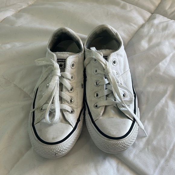 Converse White Low-Top Canvas Sneakers size 6 - Picture 2 of 5